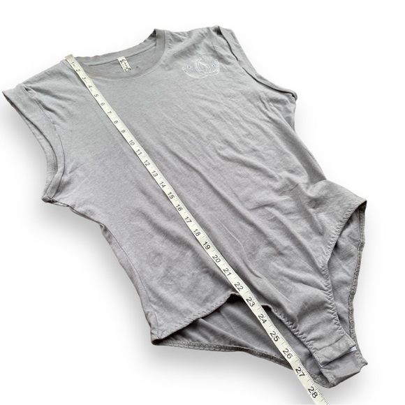 New Free People Gray Go-To Graphic Good Luck Horseshoe Bodysuit Tee Size | Small - Picture 6 of 14